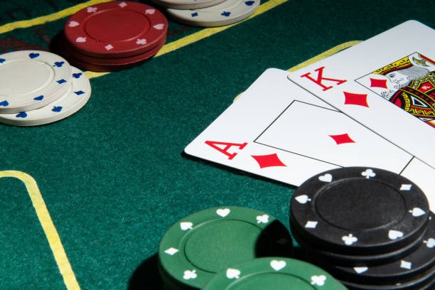 Live dealer conducting blackjack at sajitoto HD studio